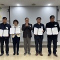 당선증 받은 신규 임원(왼쪽부터) 나도은 상임회장, 서성연 공동회장, 임현철 선관위원장, 유광석 감사, 양승주 감사). [사진제공=김경영]